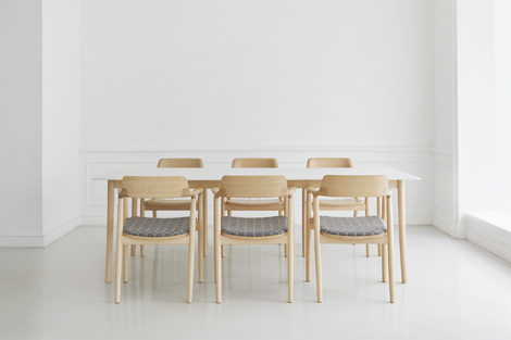 HIROSHIMAアームチェアに合う理想のテーブル|マルニ木工オンライン 